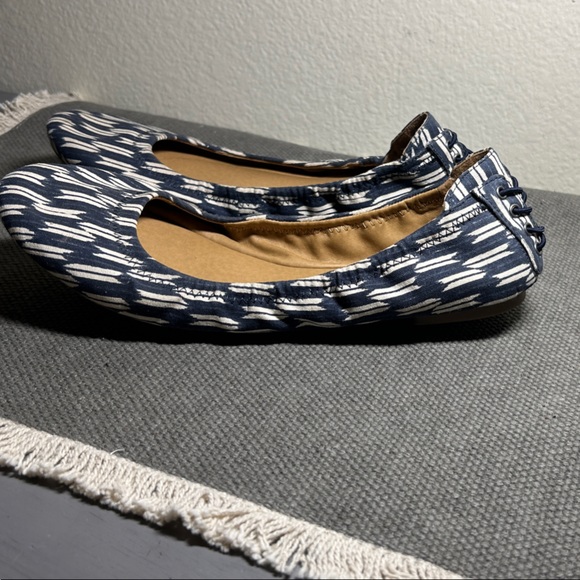 Lucky Brand Women's Navy and White Patterned Flats - Picture 3 of 7